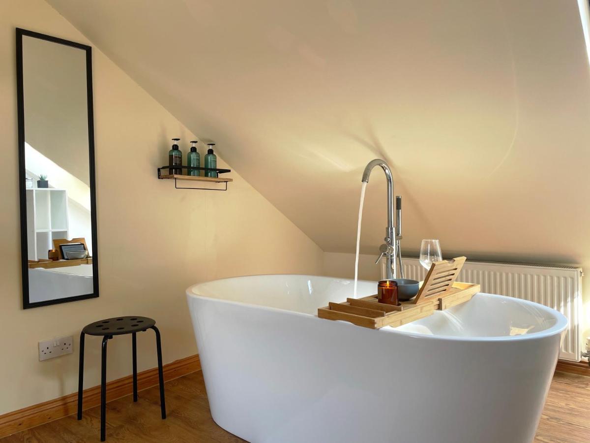 Mini-Studio By Hnfc Stays South Shields Bagian luar foto