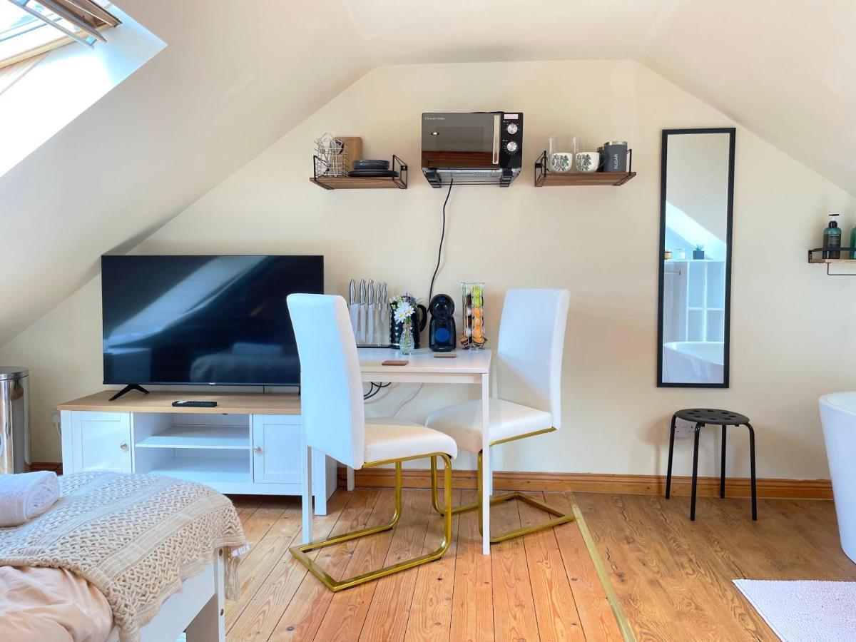 Mini-Studio By Hnfc Stays South Shields Bagian luar foto